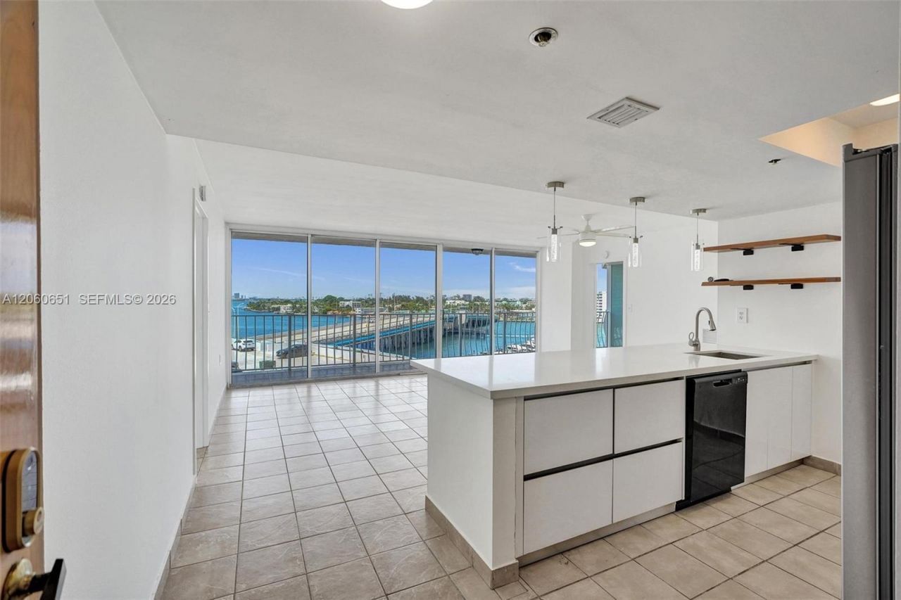 7601 E Treasure Dr , Unit 717, North Bay Village, FL 33141 Photo
