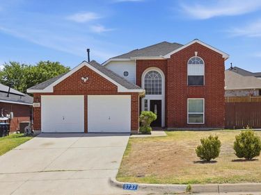 9737 Maryville Lane, Fort Worth, TX 76108