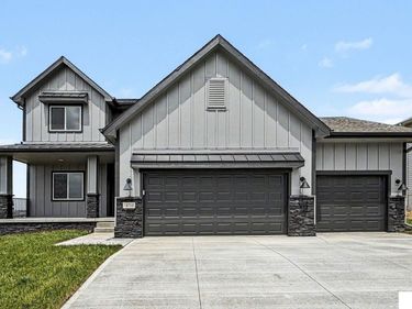 18710 Pinehurst Avenue, Omaha, NE 68136