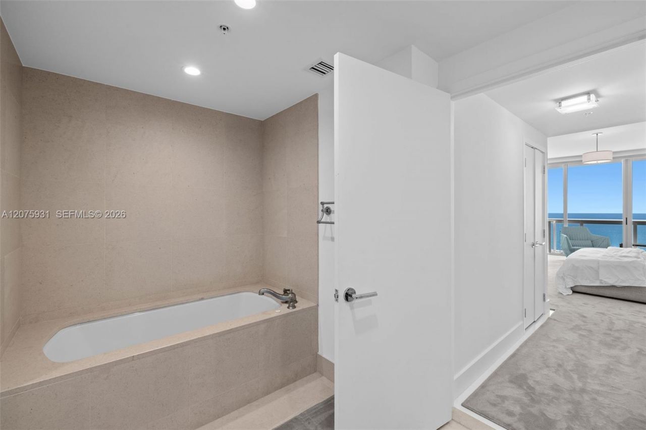 6899 Collins Ave , Unit 1602, Miami Beach, FL 33141 Photo