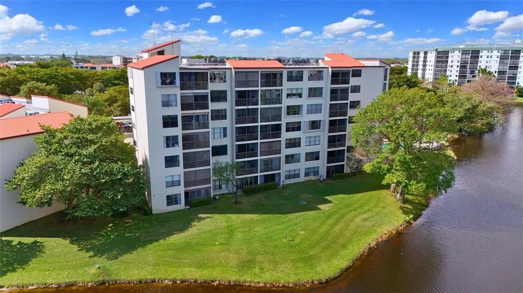 2309 S Cypress Bend Drive, Unit 515, Pompano Beach, FL 33069 Photo