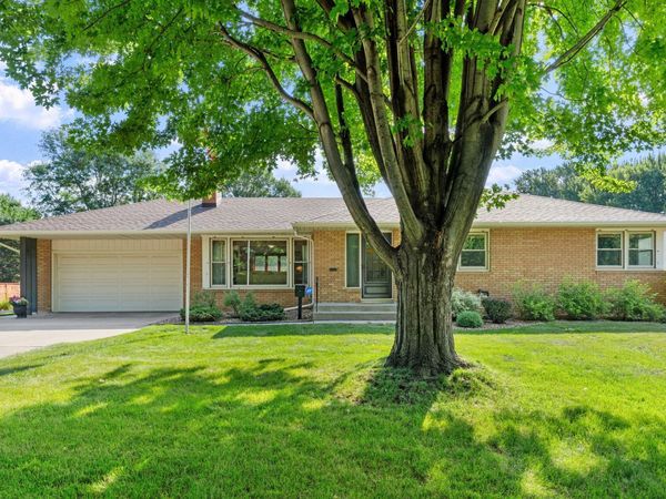 2823 Silver Lake Road NE, Saint Anthony, MN 55418