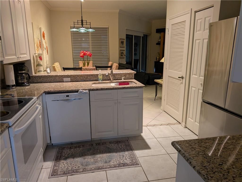 900 L Ambiance Cir , Unit 205, Naples, FL 34108 Photo