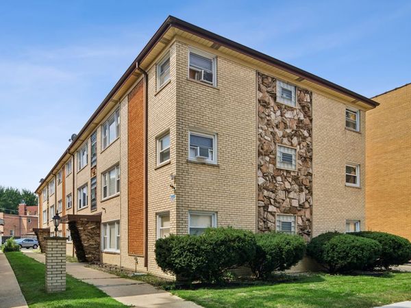 4928 N Lester Avenue, Unit 2B, Chicago, IL 60630