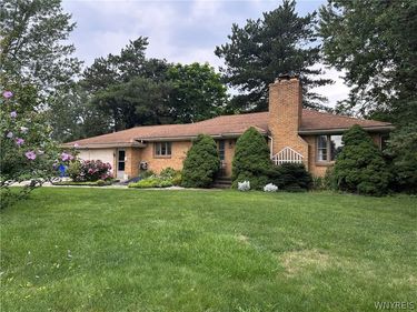 8340 Hirschwood Drive, Clarence, NY 14221