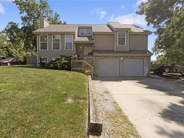 9013 W 48th Terrace, Merriam, KS 66203