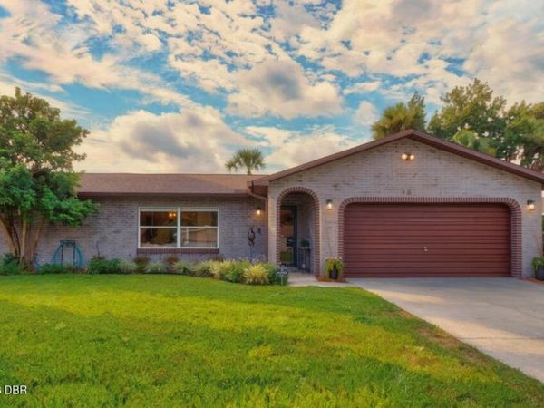 16 Laurel Oaks Circle, Ormond Beach, FL 32174