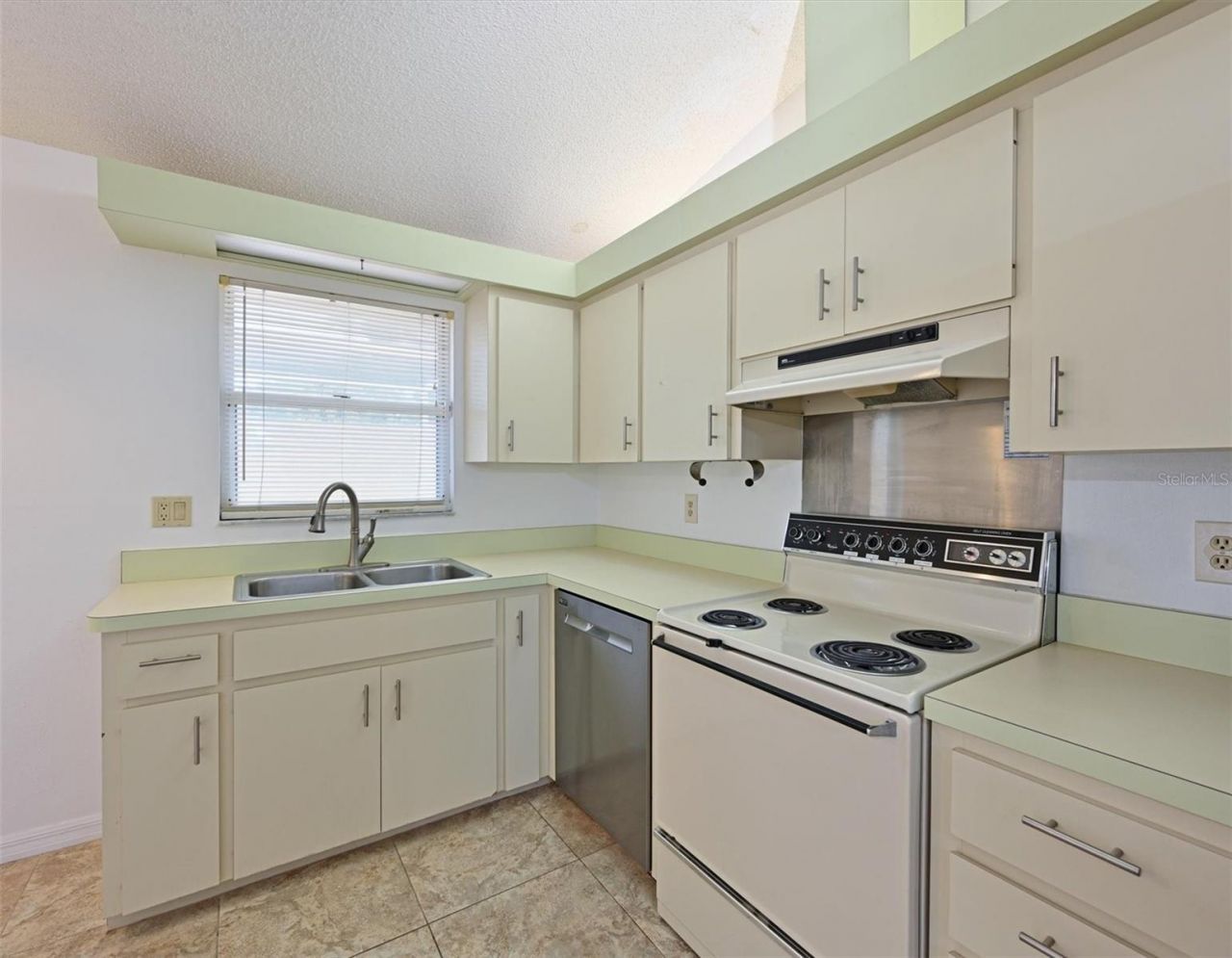 5506 37th Street E, Unit 4, Bradenton, FL 34203 Photo