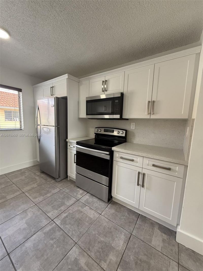 2775 W 61st Pl, Unit 202, Hialeah, FL 33016 Photo