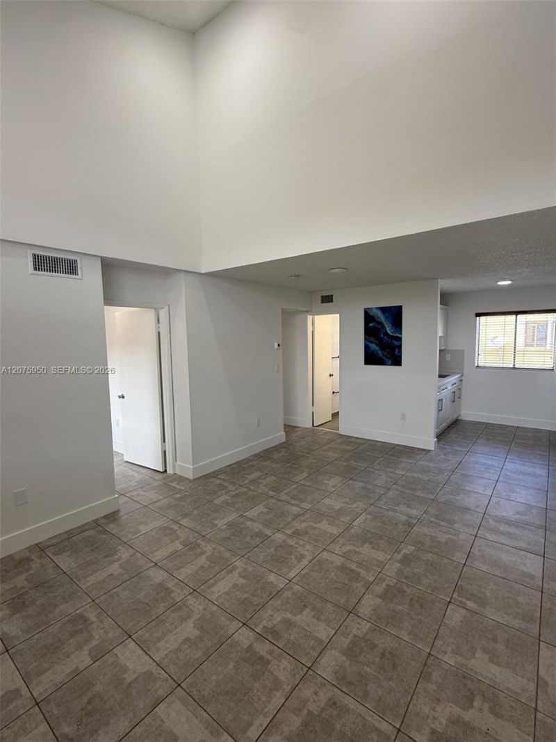 2775 W 61st Pl, Unit 202, Hialeah, FL 33016 Photo