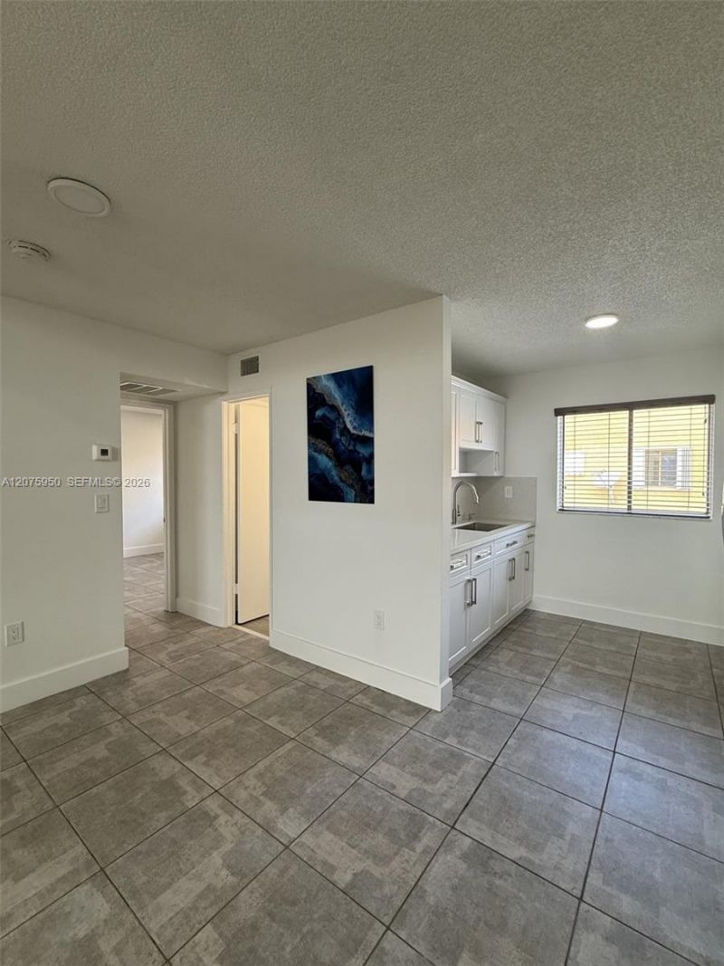 2775 W 61st Pl, Unit 202, Hialeah, FL 33016 Photo