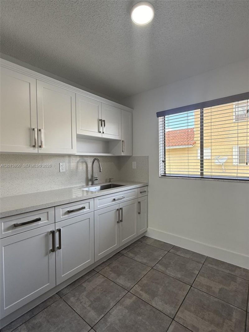 2775 W 61st Pl, Unit 202, Hialeah, FL 33016 Photo
