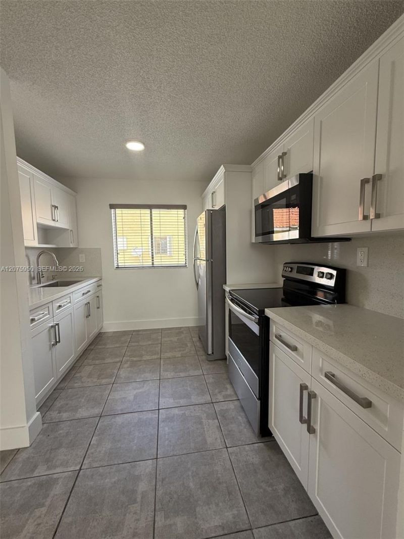 2775 W 61st Pl, Unit 202, Hialeah, FL 33016 Photo