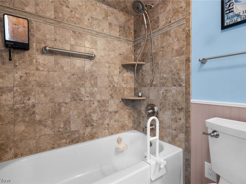 6110 Brookside Drive , Cleveland, OH 44144 Photo 19