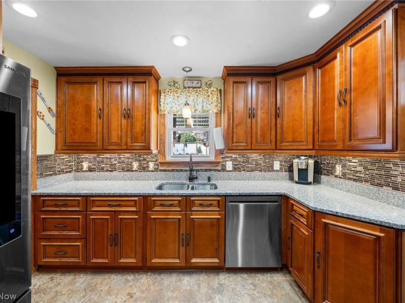 6110 Brookside Drive , Cleveland, OH 44144 Photo 4