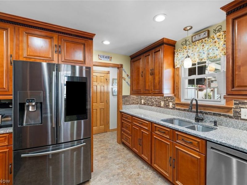 6110 Brookside Drive , Cleveland, OH 44144 Photo 6