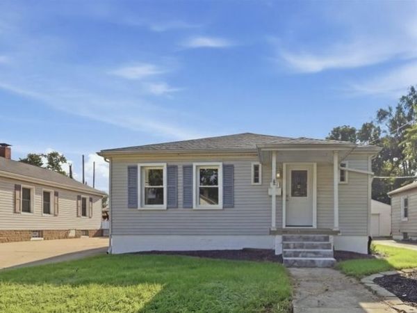 1005 N Western Avenue, Bloomington, IL 61701