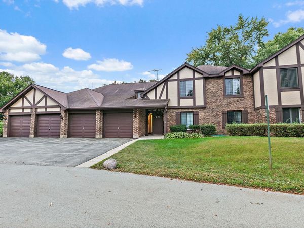 1624 Salisbury Court, Unit C, Wheaton, IL 60189