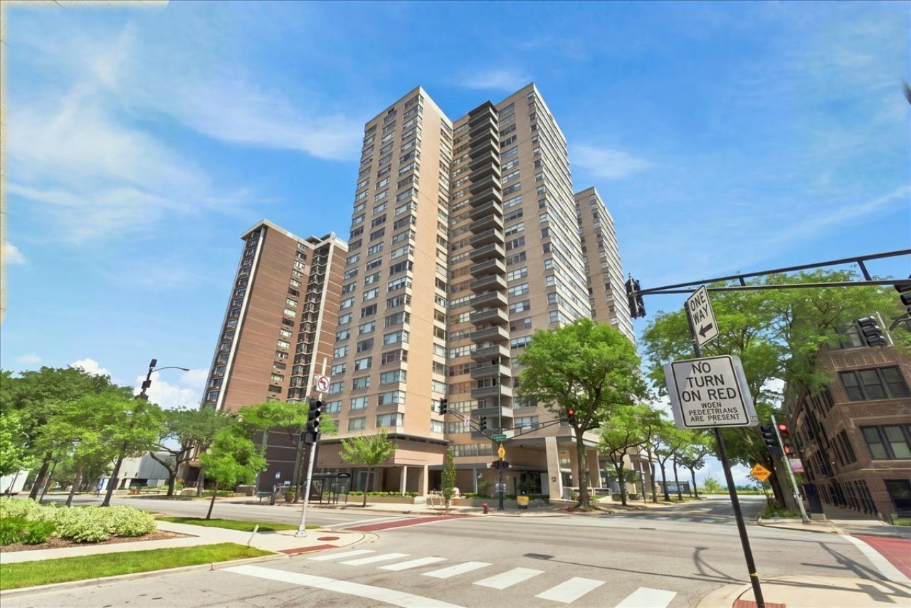 6301 N Sheridan Road, Unit 3D, Chicago, IL 60660 Main Photo