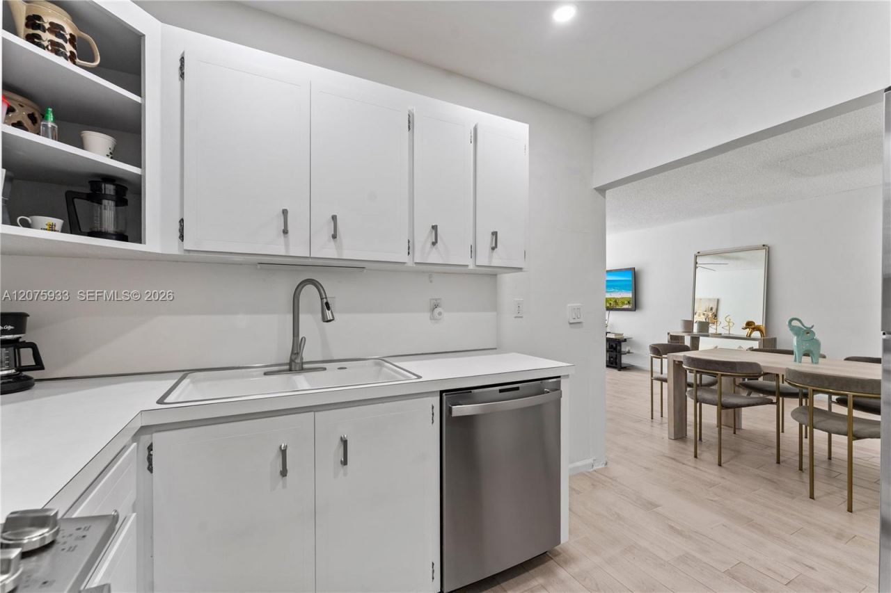 5840 NE 22nd Way , Unit 728, Fort Lauderdale, FL 33308 Photo