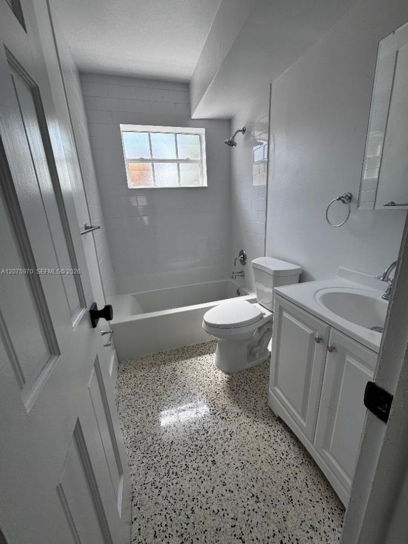 2725 SW 25th St, Unit 3, Miami, FL 33133 Photo