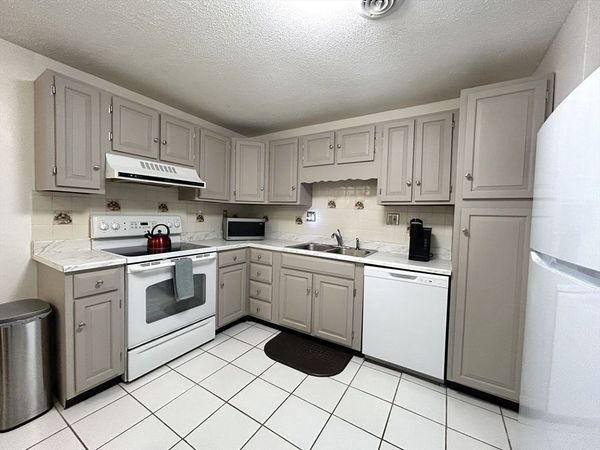 15 Thompson Dr, Unit 12, Randolph, MA 02368