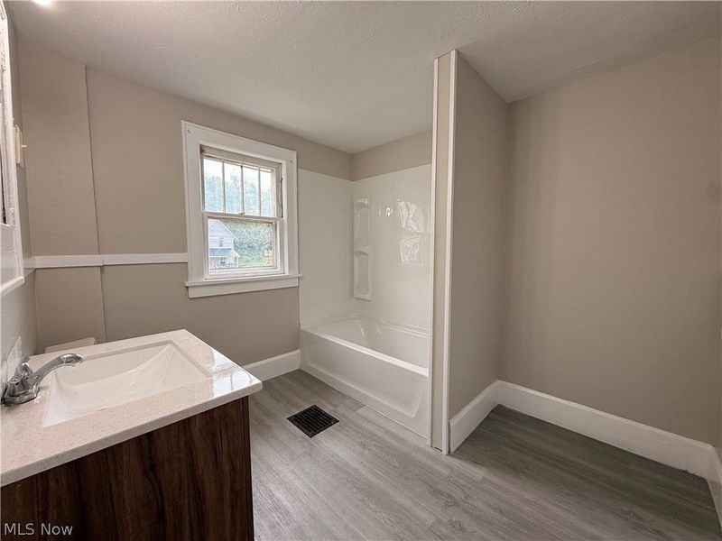 2044 3rd st Street , Canton, OH 44704 Photo 9