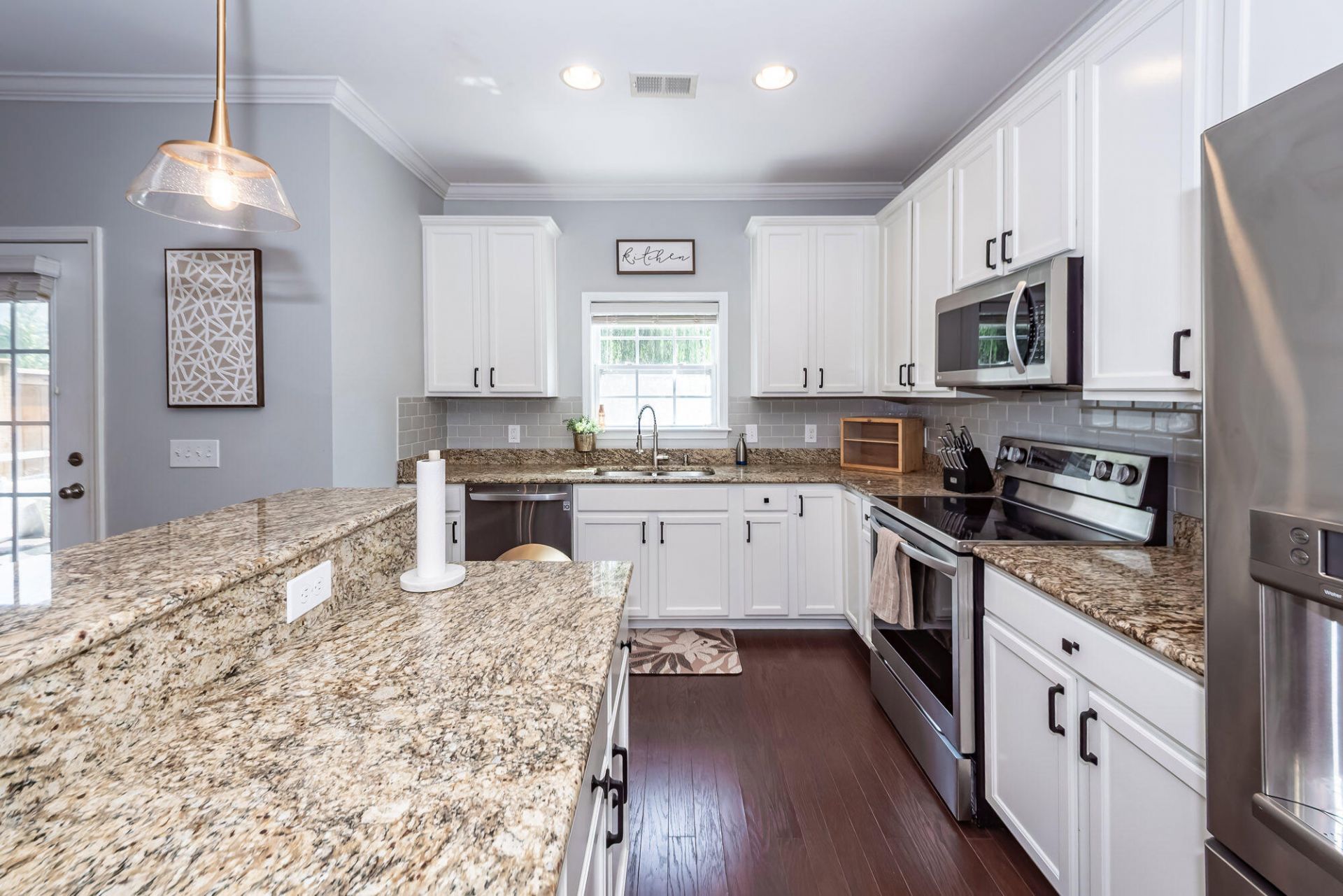 4072 Hartland Street Photo 10