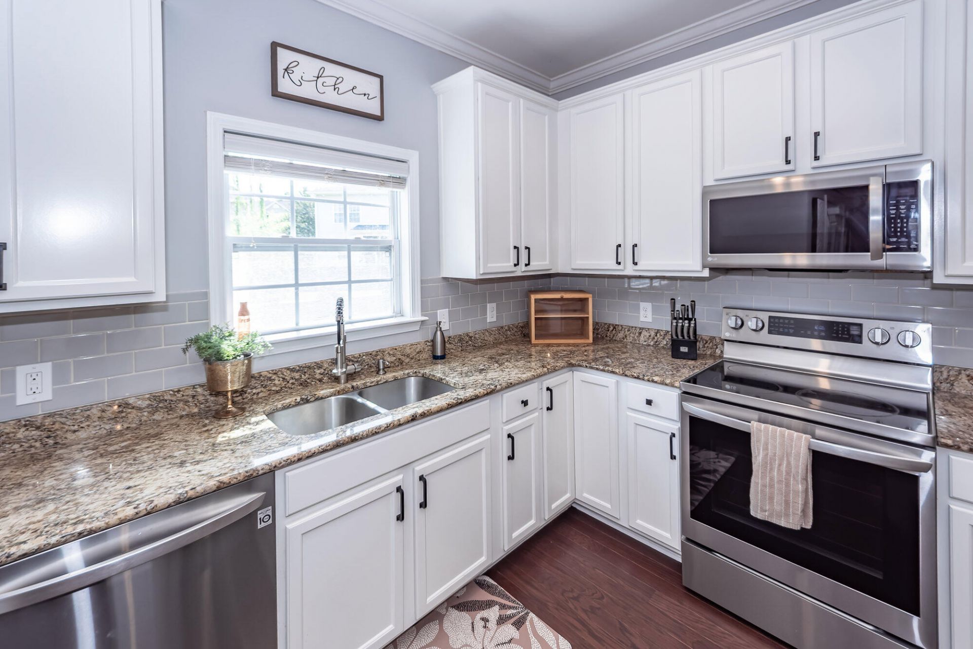 4072 Hartland Street Photo 13