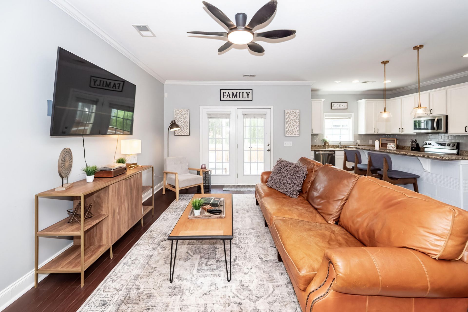 4072 Hartland Street Photo 8