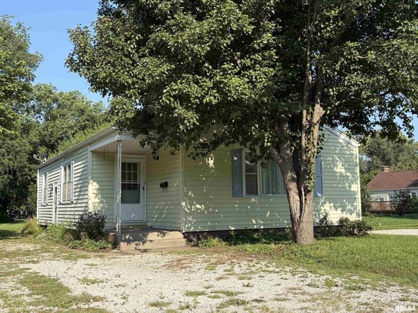 1423 S EAST Street, South Jacksonville, IL 62650