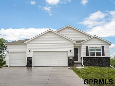 18475 Rose Lane Road, Gretna, NE 68136