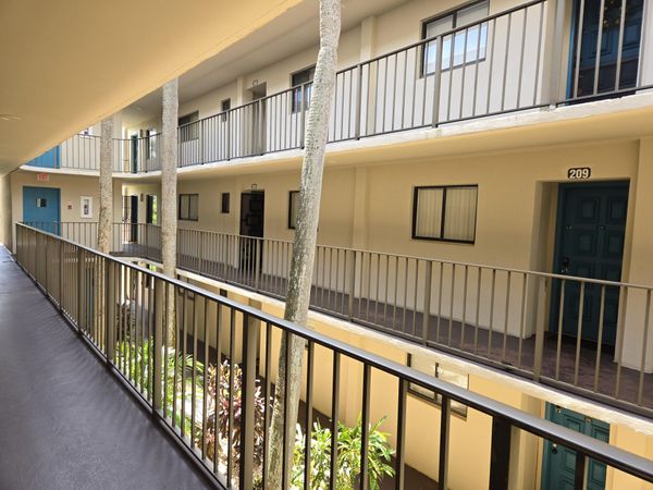 5190 LAS VERDES Circle, Unit 209, Delray Beach, FL 33484
