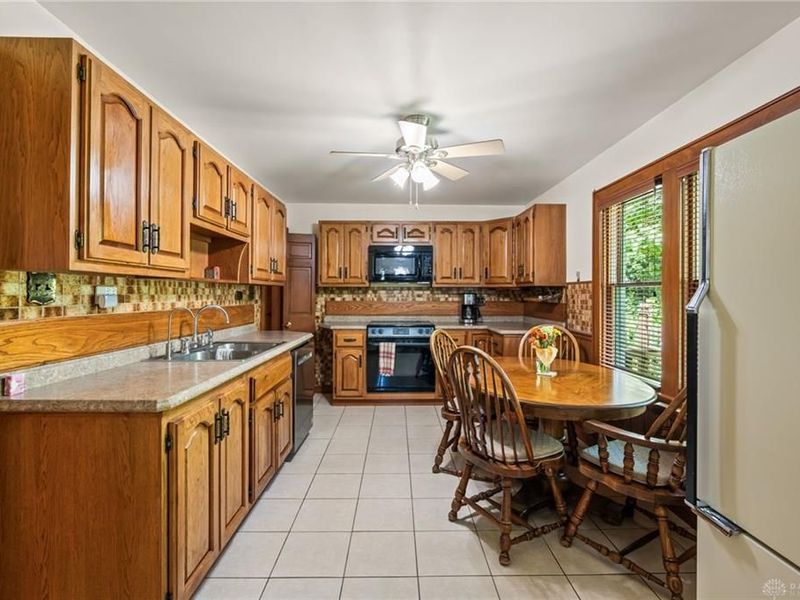 1376 Hanes Road, Beavercreek, OH 45434 Photo 15
