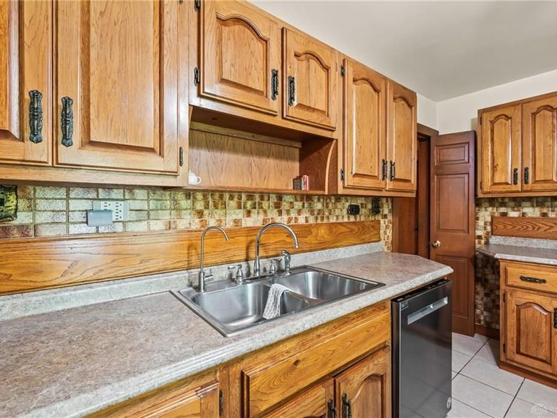 1376 Hanes Road, Beavercreek, OH 45434 Photo 16