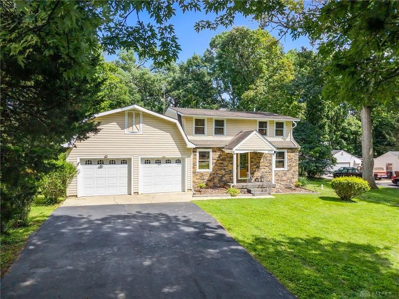 1376 Hanes Road, Beavercreek, OH 45434 Photo 2