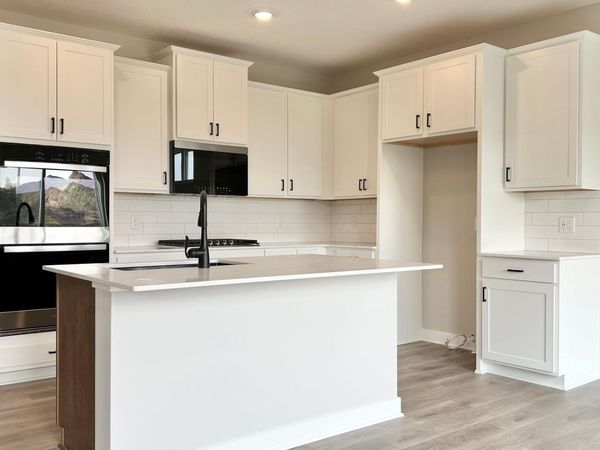 2140 Bluff Heights Drive , Shakopee, MN 55379