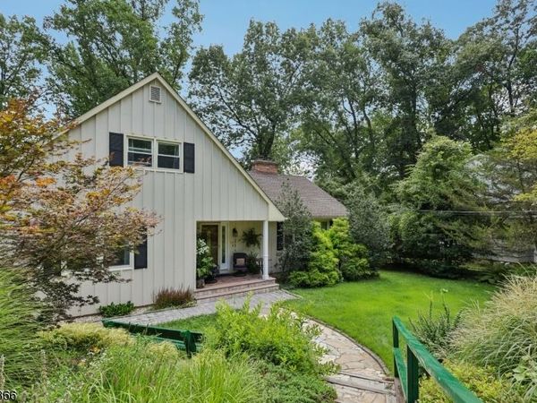 34 Forest Dr, Watchung, NJ 07069