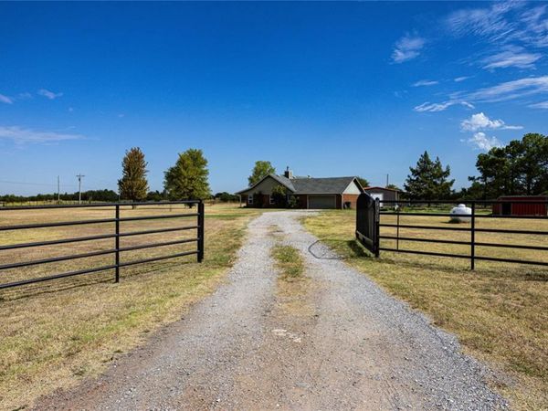 7900 S Cimarron Road, Mustang, OK 73064