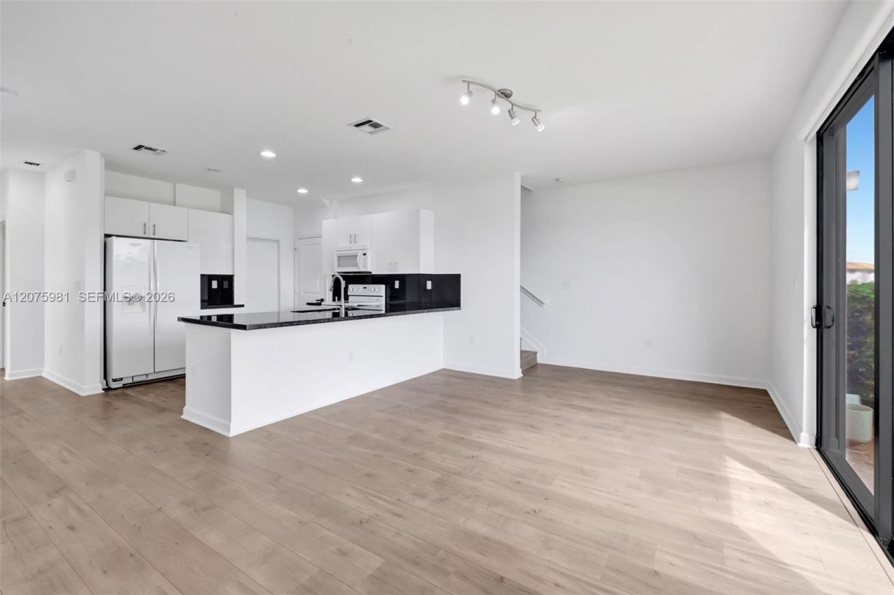 465 NE 194th Ter , Unit 465, Miami, FL 33179 Photo