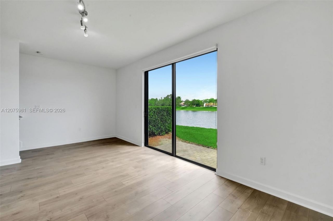 465 NE 194th Ter , Unit 465, Miami, FL 33179 Photo