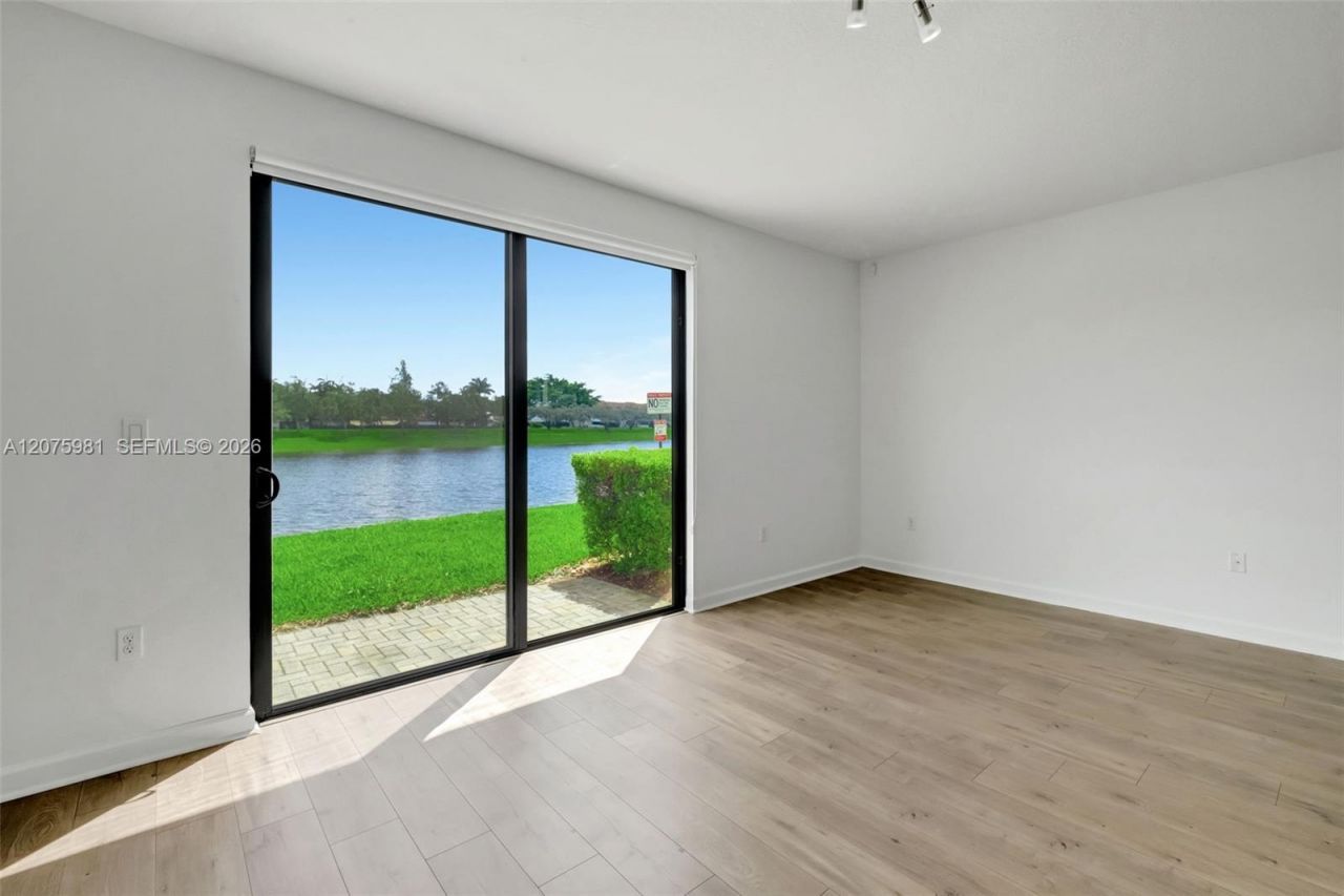 465 NE 194th Ter , Unit 465, Miami, FL 33179 Photo
