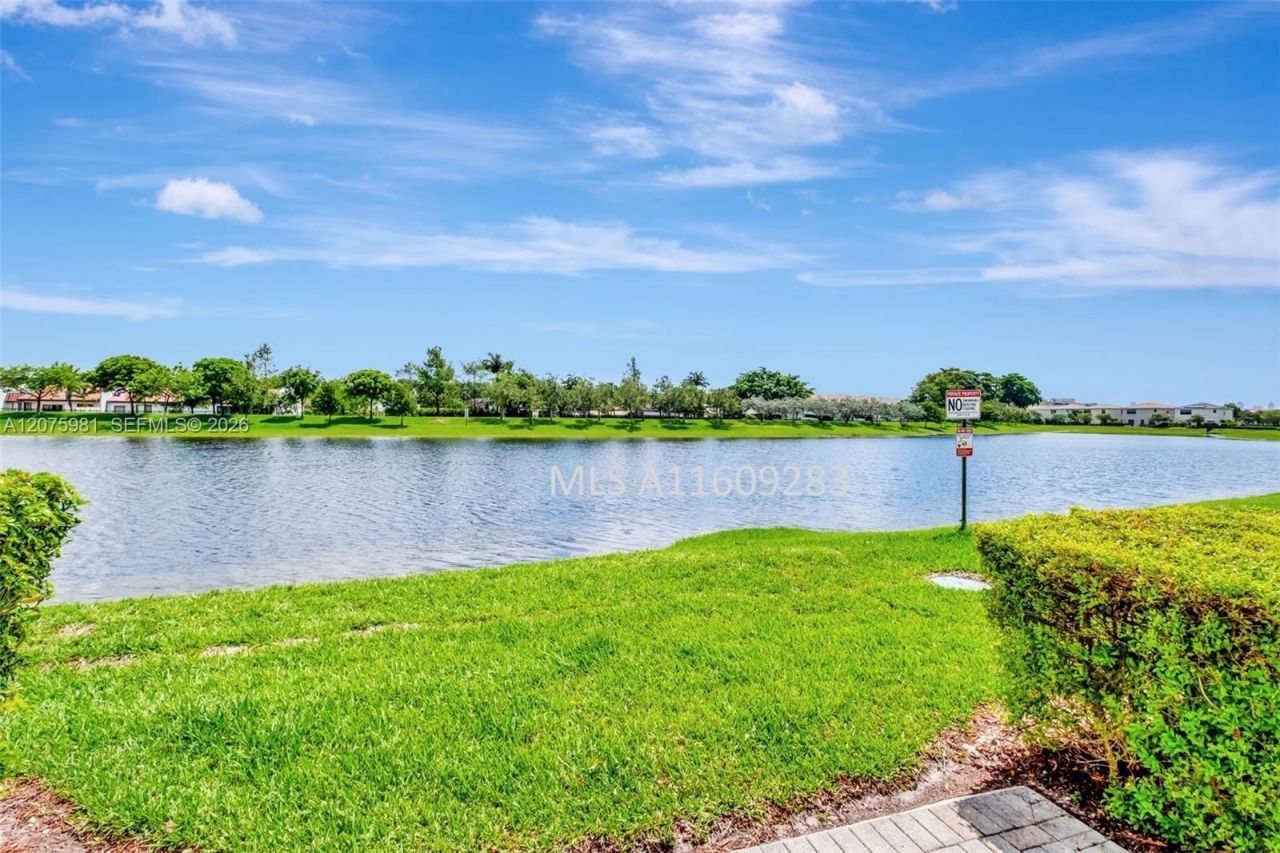 465 NE 194th Ter , Unit 465, Miami, FL 33179 Photo