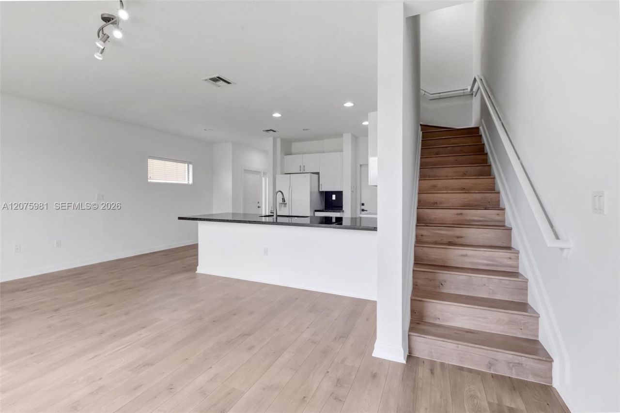 465 NE 194th Ter , Unit 465, Miami, FL 33179 Photo