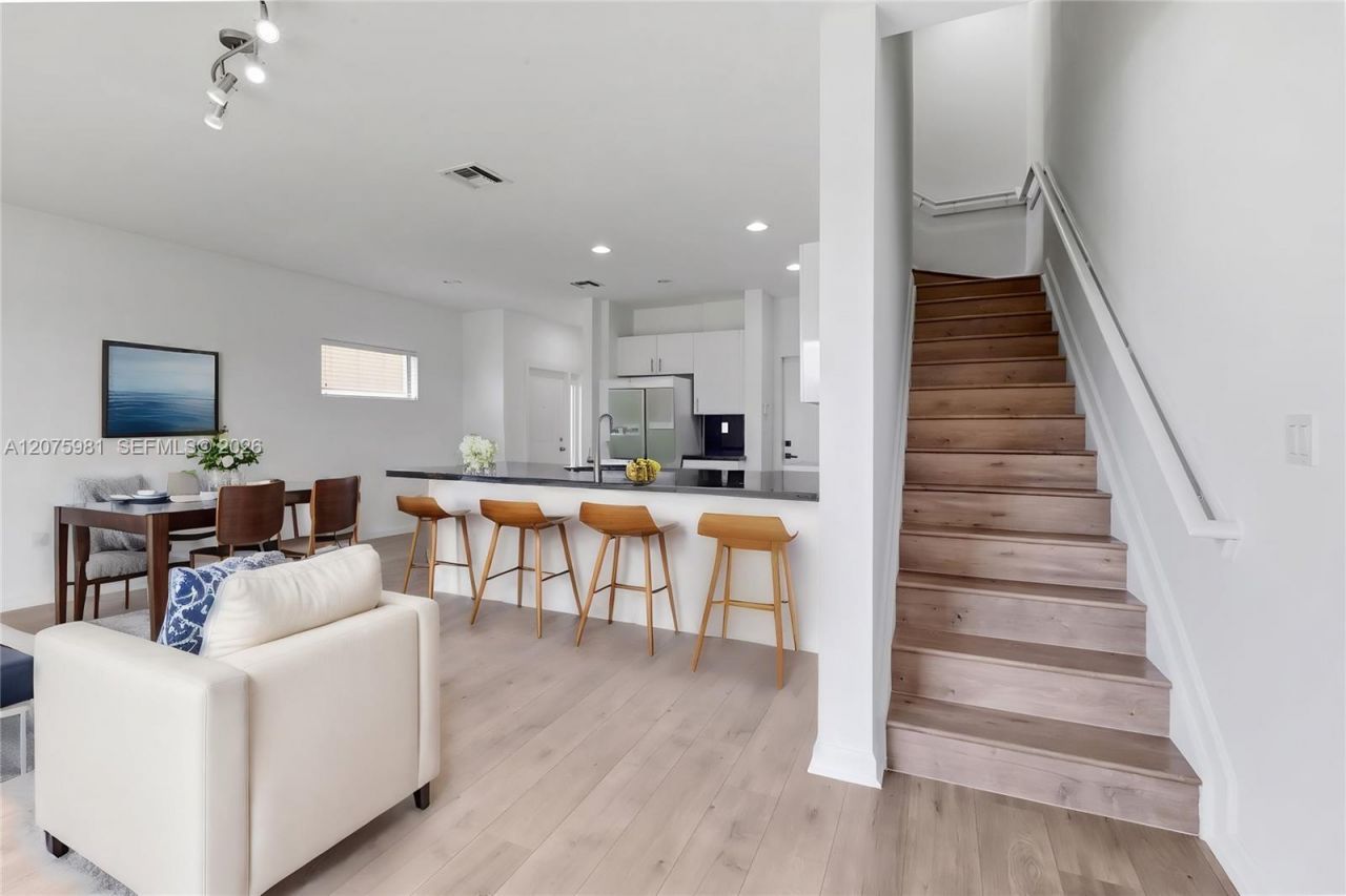 465 NE 194th Ter , Unit 465, Miami, FL 33179 Photo
