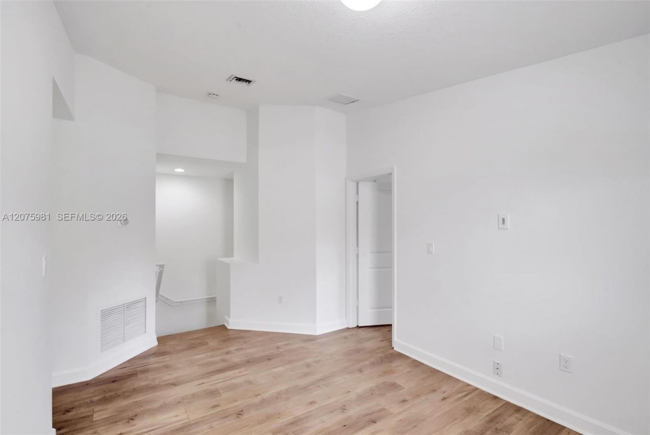 465 NE 194th Ter , Unit 465, Miami, FL 33179 Photo