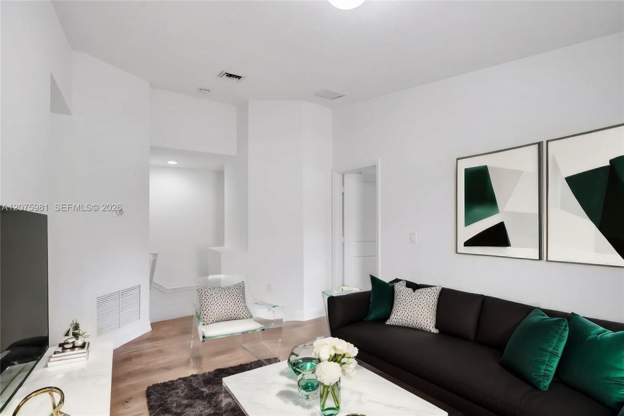 465 NE 194th Ter , Unit 465, Miami, FL 33179 Photo