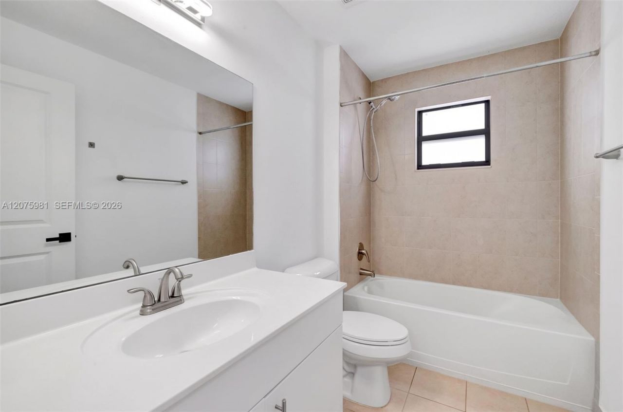 465 NE 194th Ter , Unit 465, Miami, FL 33179 Photo