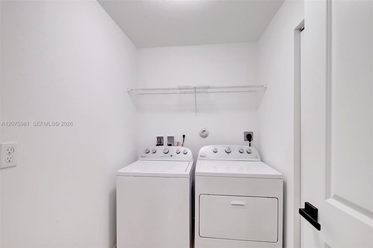 465 NE 194th Ter , Unit 465, Miami, FL 33179 Photo