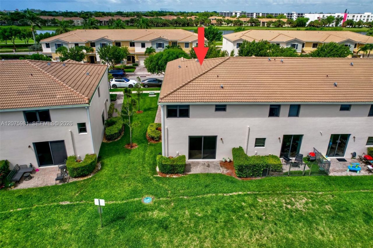 465 NE 194th Ter , Unit 465, Miami, FL 33179 Photo
